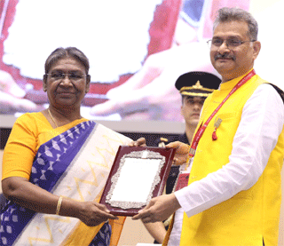 About me - Raghav Prakash: Academy Awards 2020 honored by the Honorable President of India (Click to Enlarge)